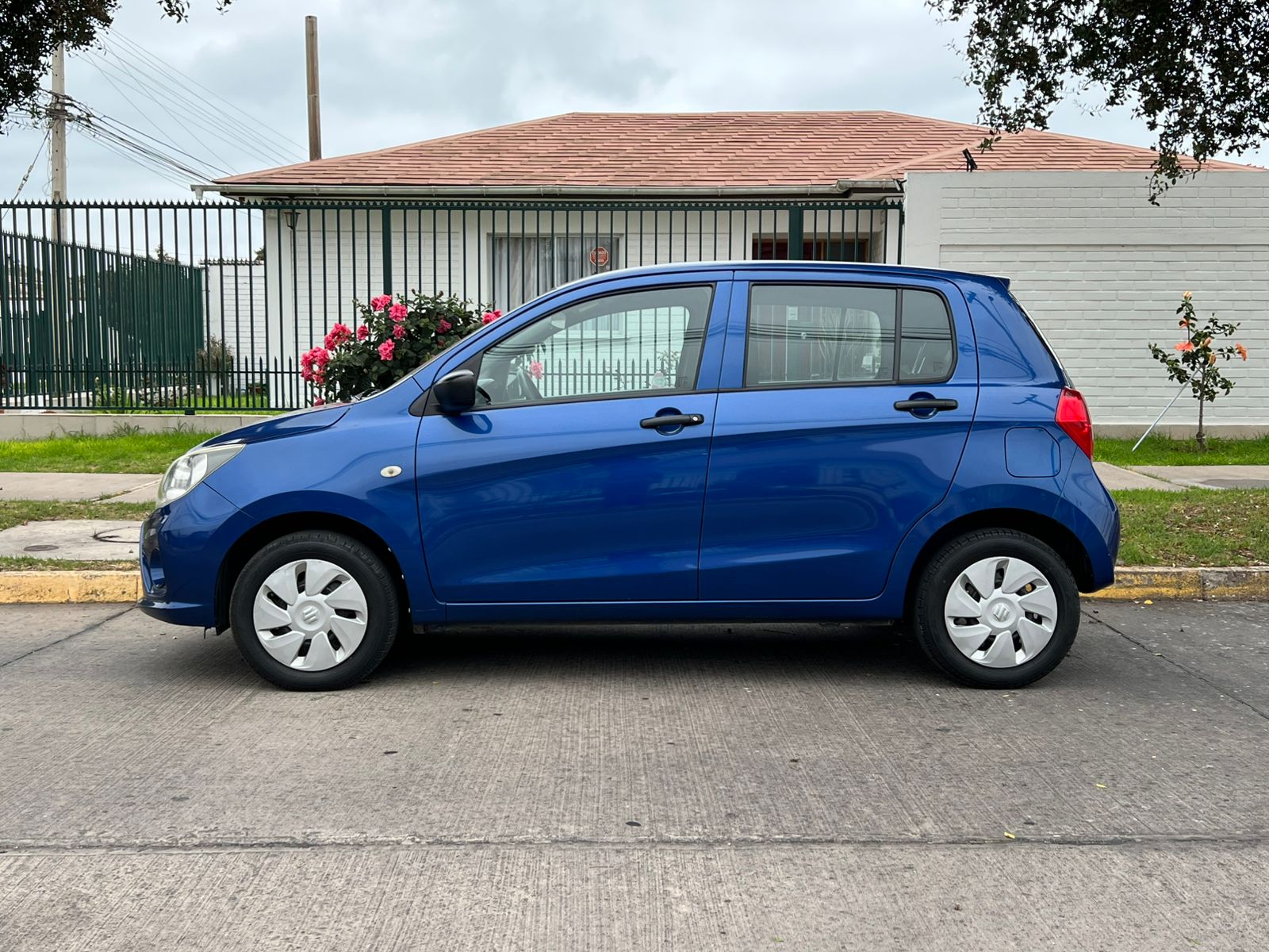 
								Suzuki Celerio full									