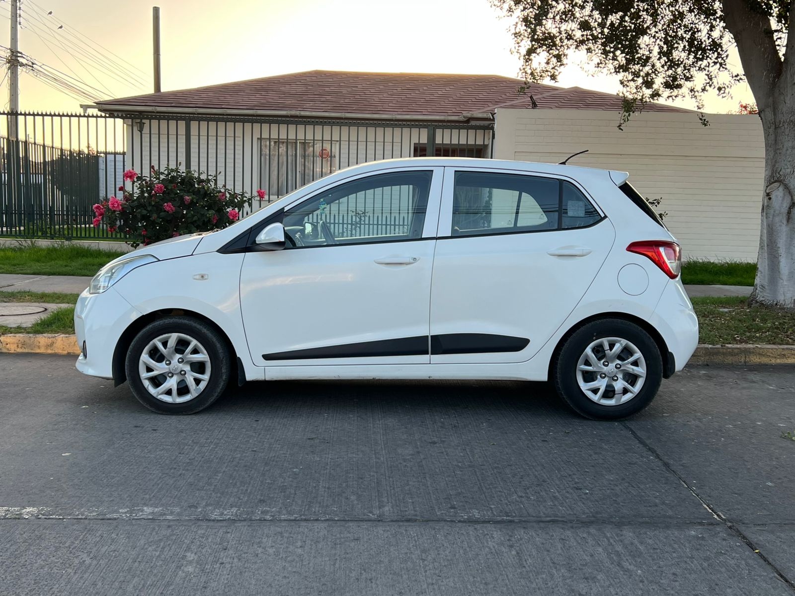 
								HYUNDAI GRAND i10 full									
