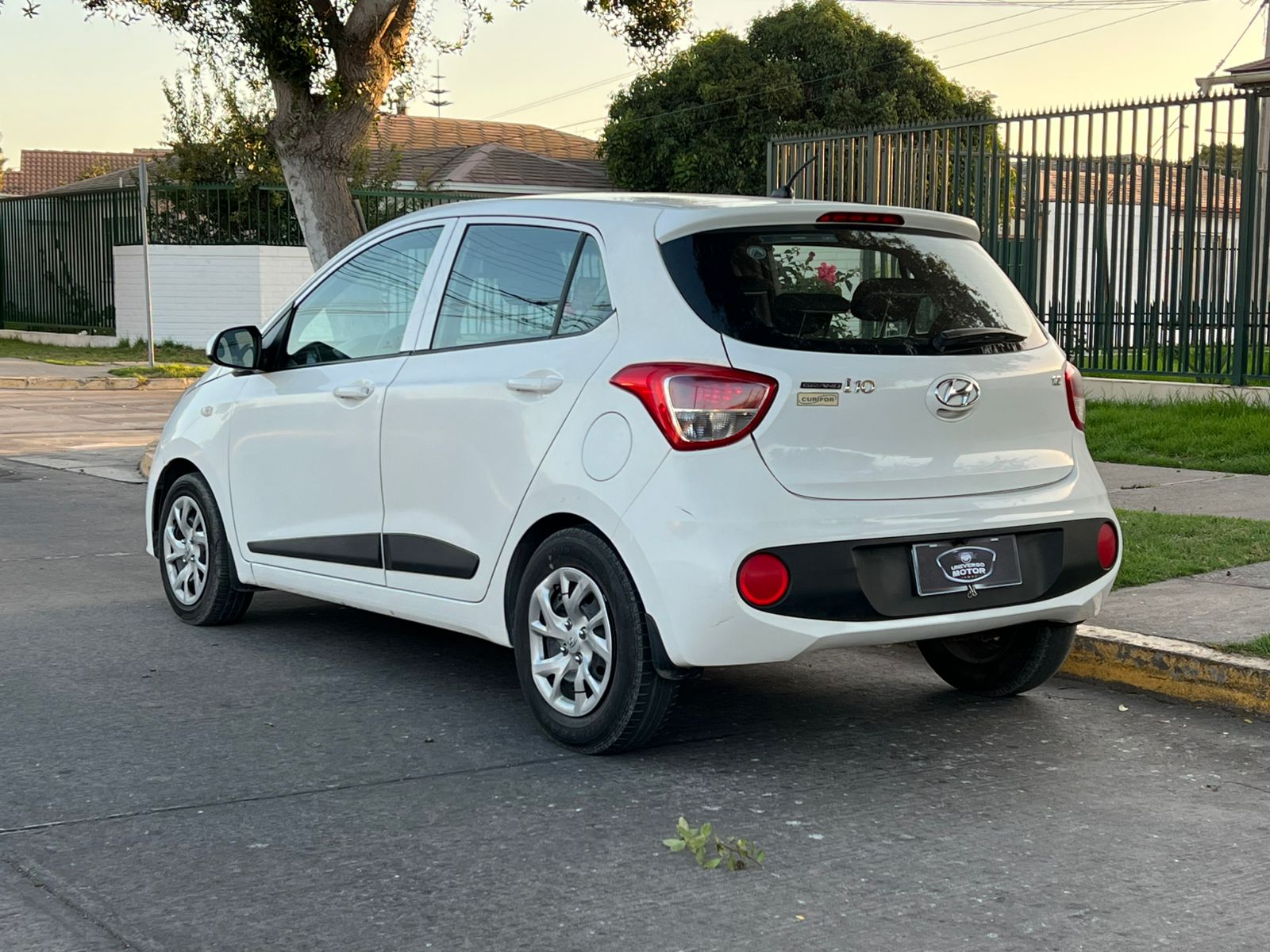 
								HYUNDAI GRAND i10 full									