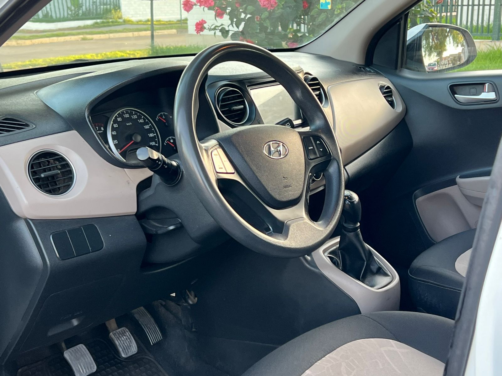 
								HYUNDAI GRAND i10 full									