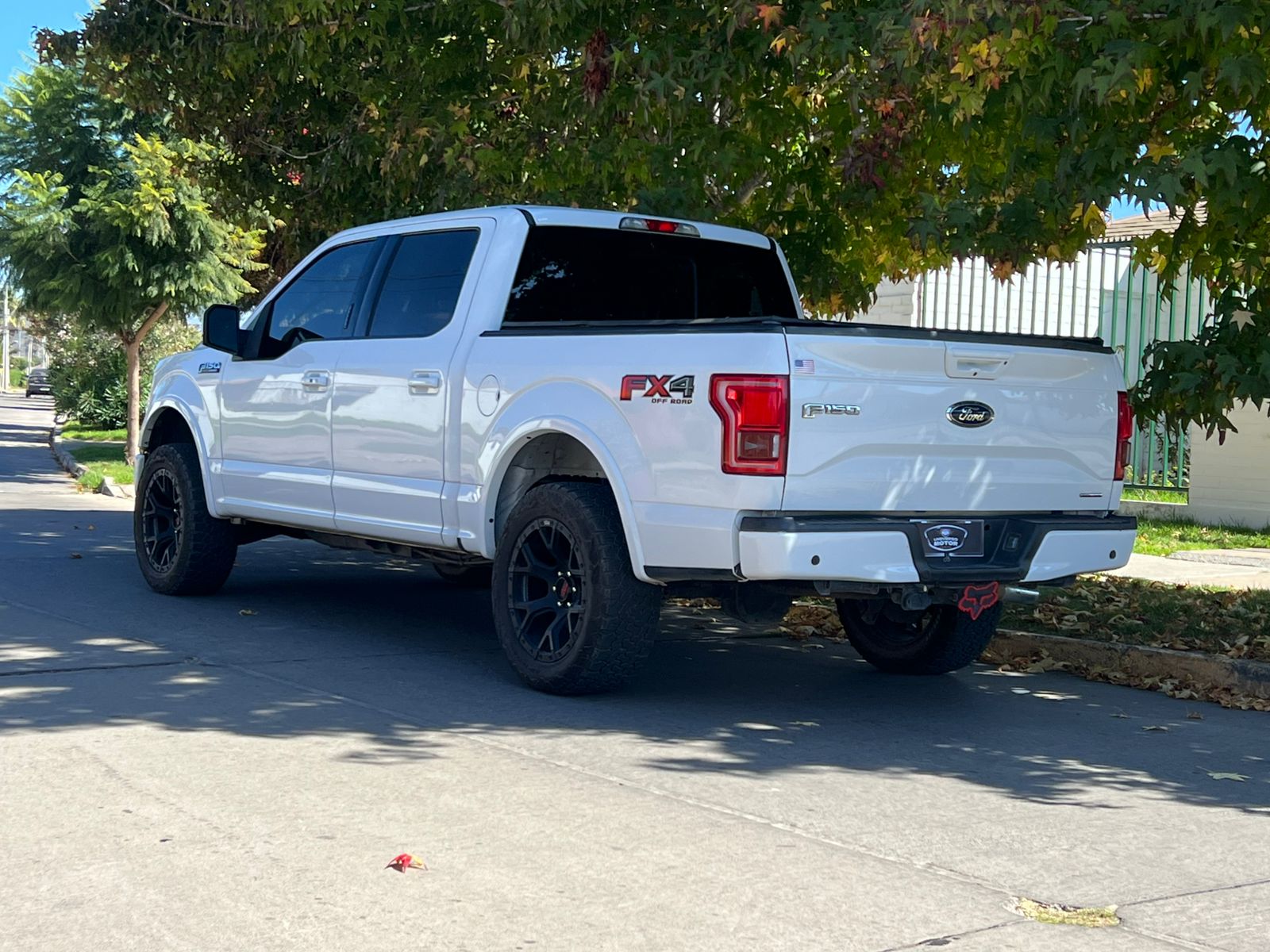 
								Ford F150 Lariat Sport full									