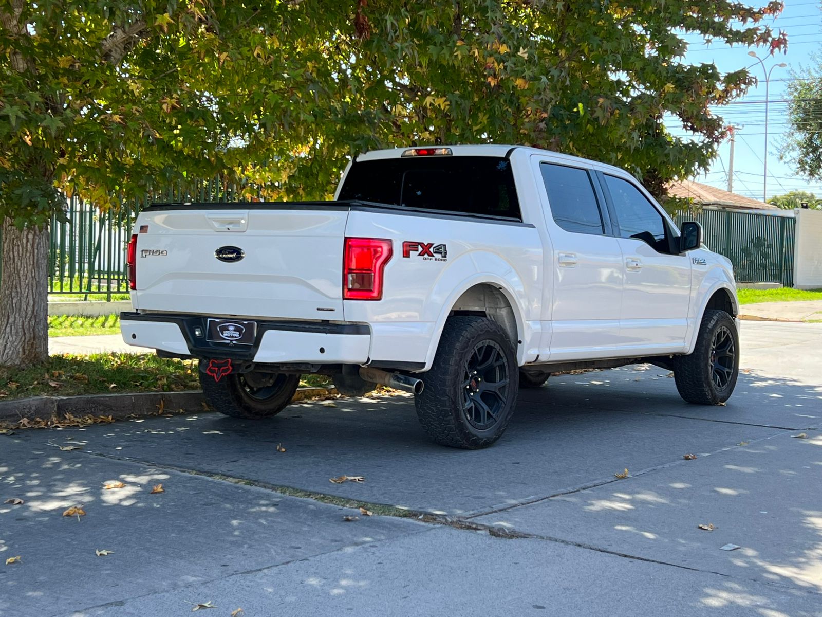 
								Ford F150 Lariat Sport full									