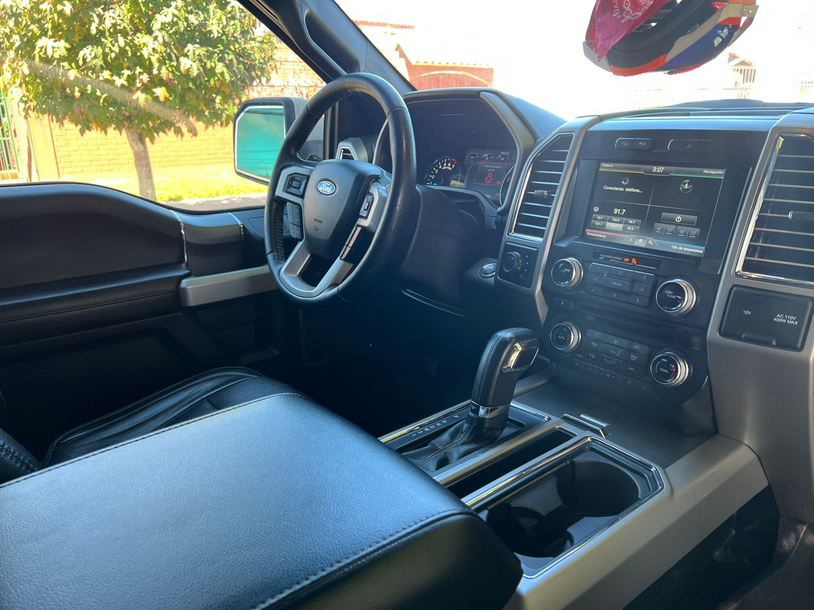 
								Ford F150 Lariat Sport full									