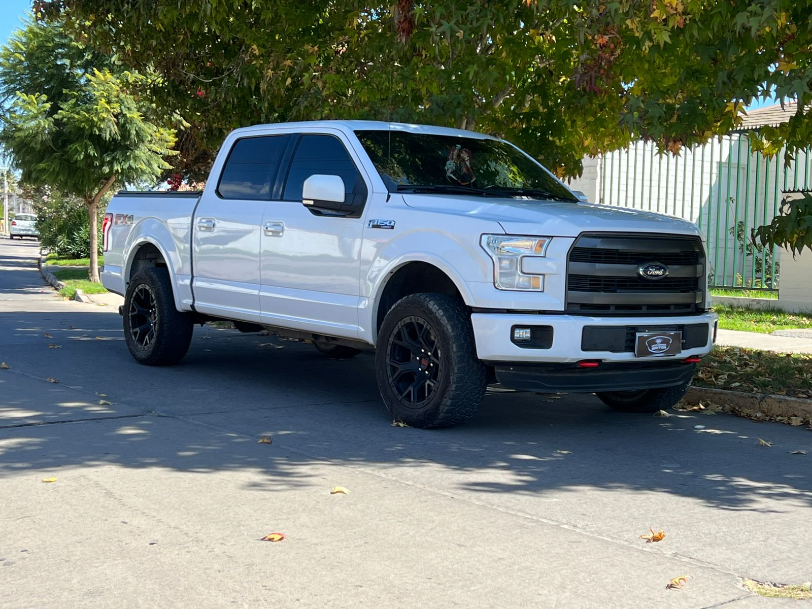
								Ford F150 Lariat Sport full									