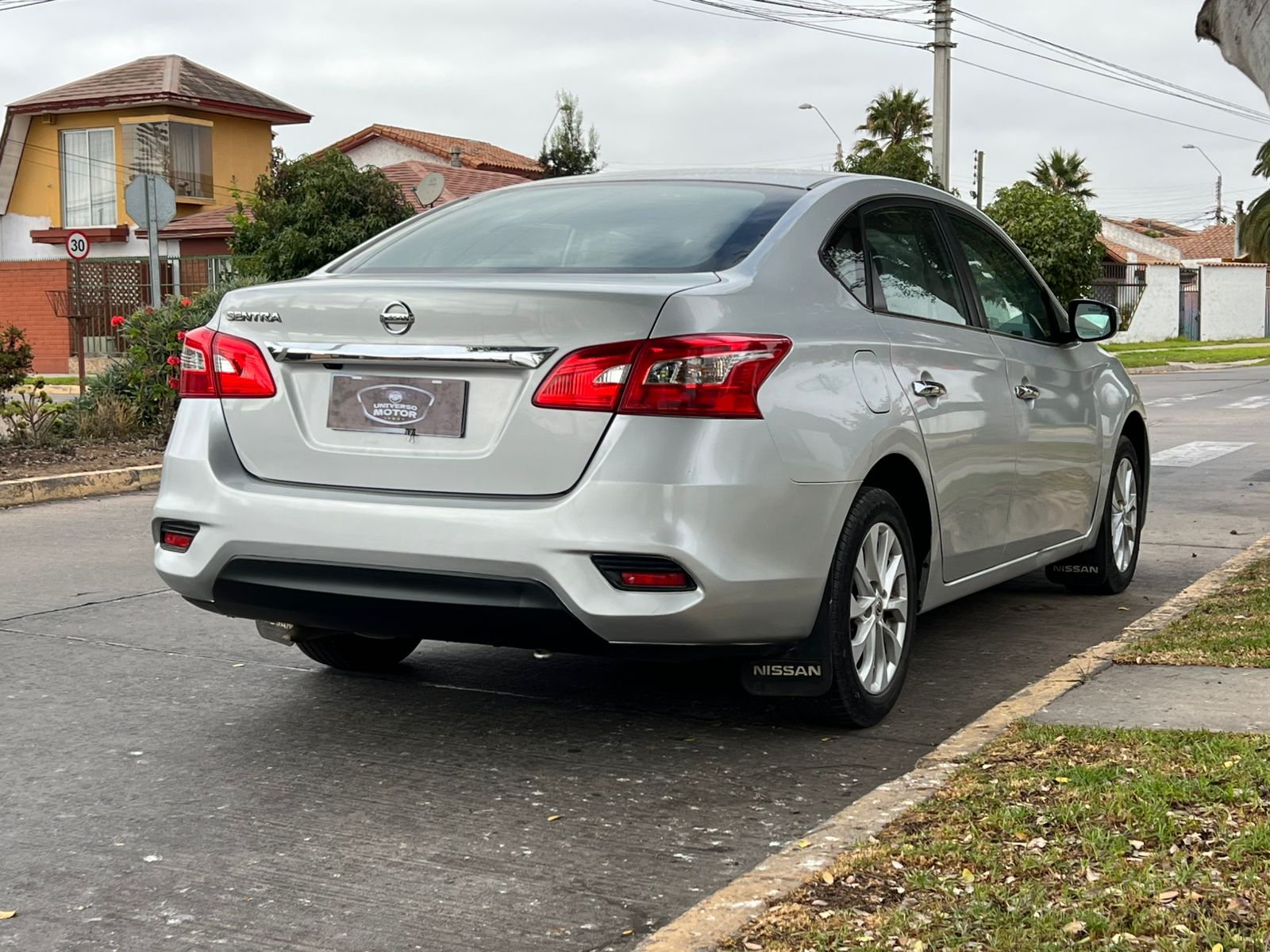 
								Nissan Sentra Advance full									