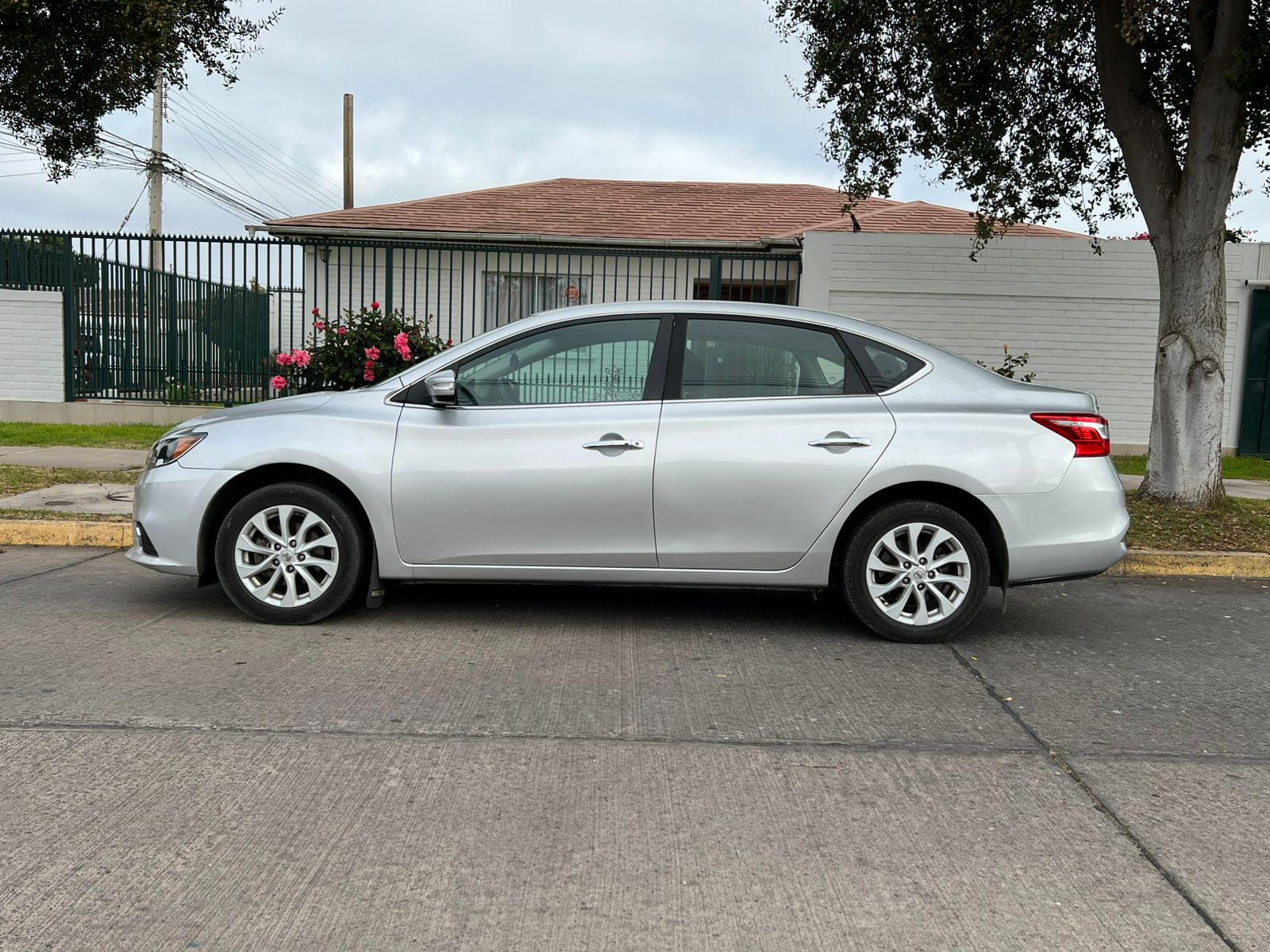 
								Nissan Sentra Advance full									