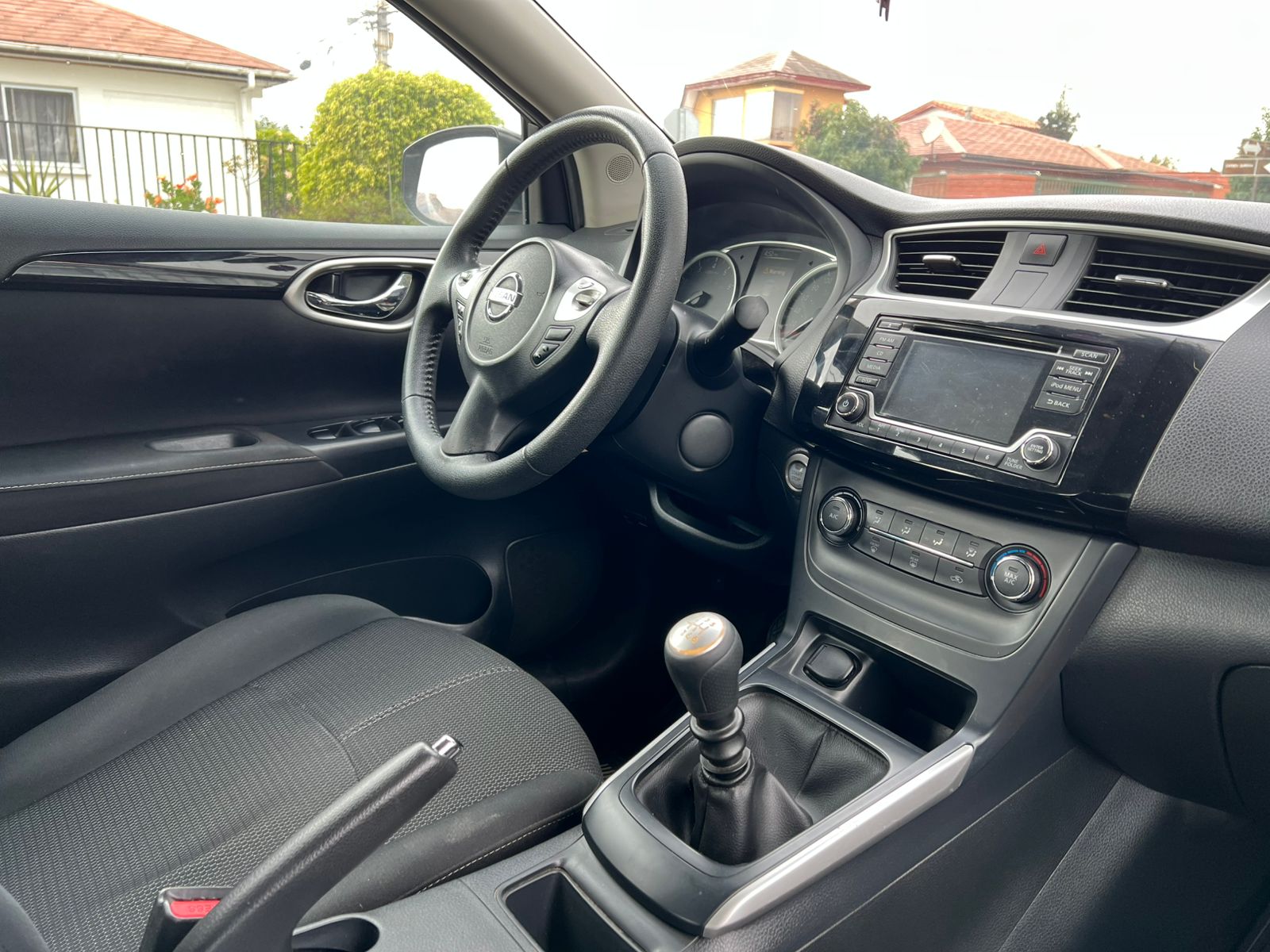 
								Nissan Sentra Advance full									