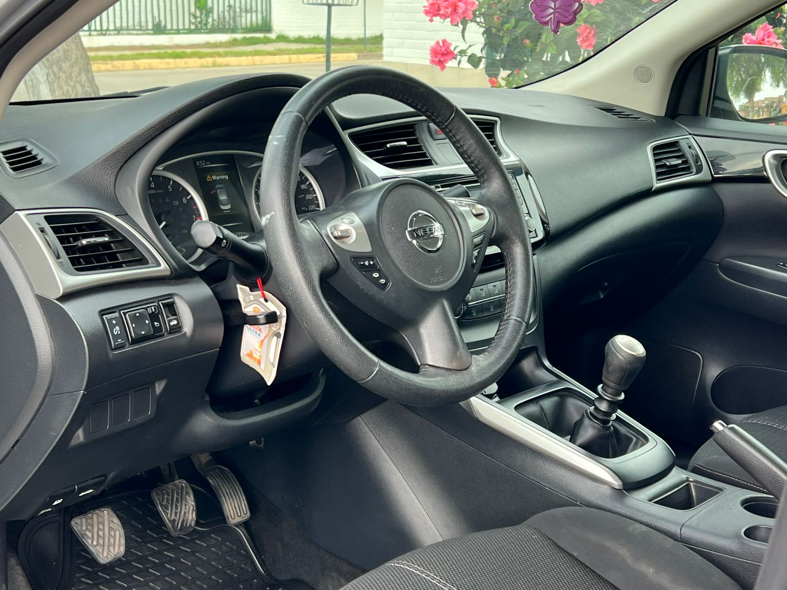 
								Nissan Sentra Advance full									
