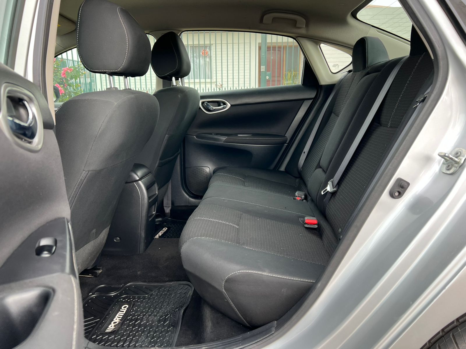 
								Nissan Sentra Advance full									