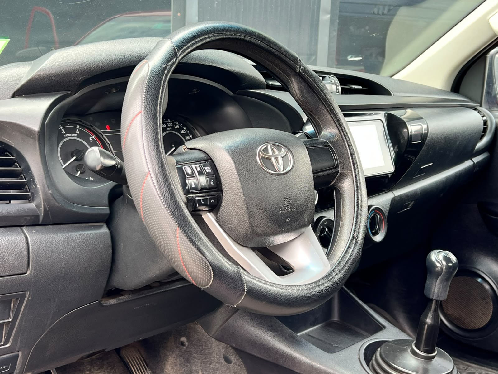 
								TOYOTA HILUX DX 4X4 full									