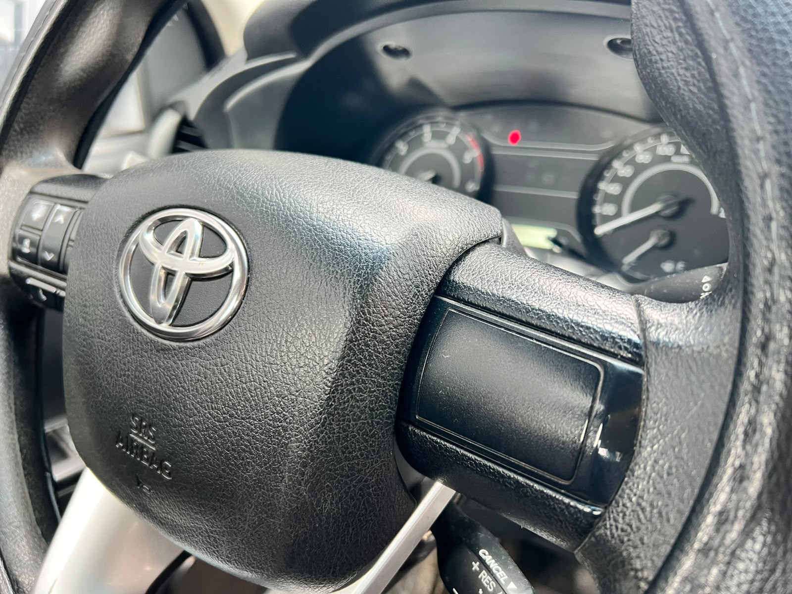 
								TOYOTA HILUX DX 4X4 full									