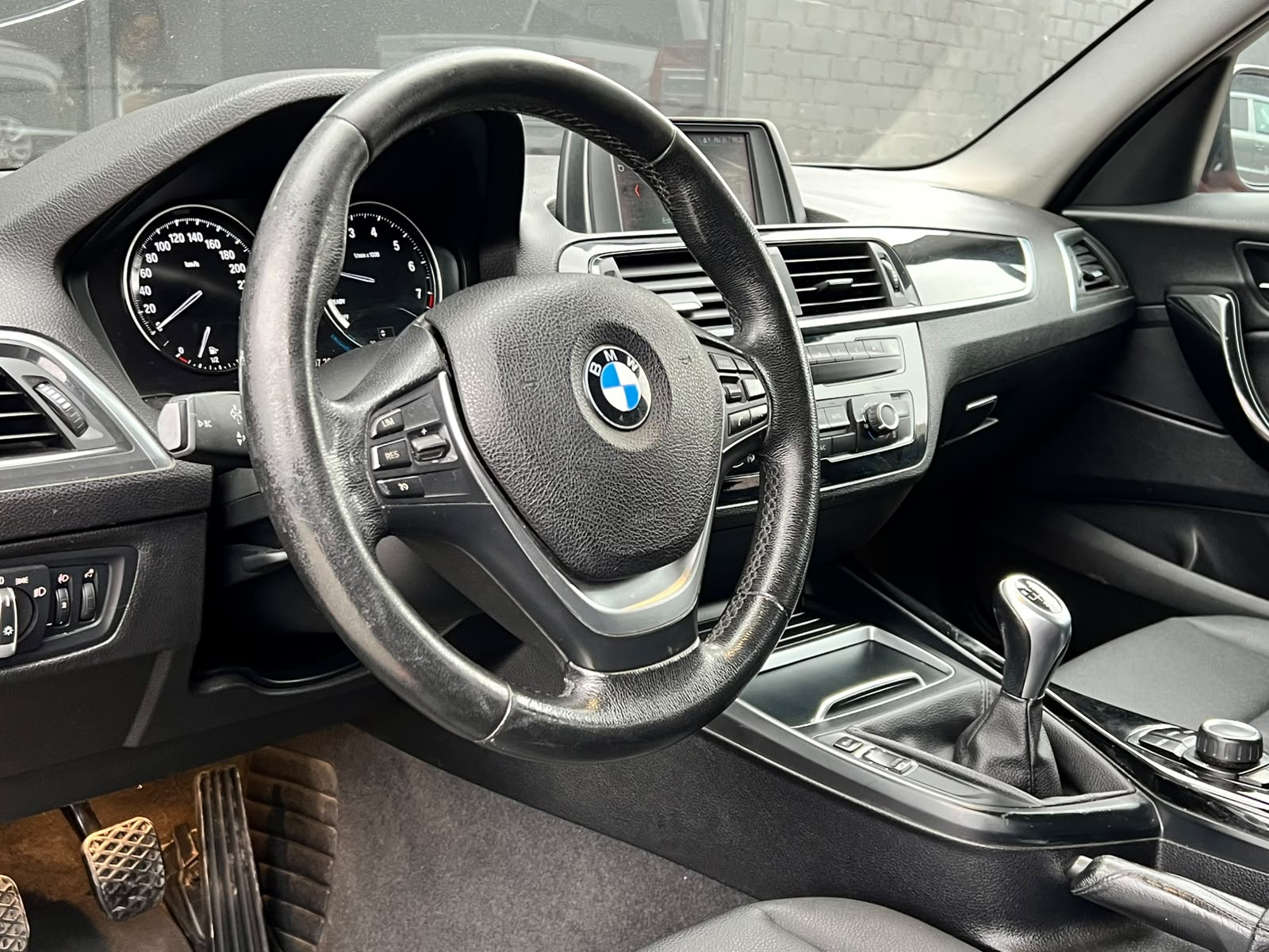 
								BMW 118i full									