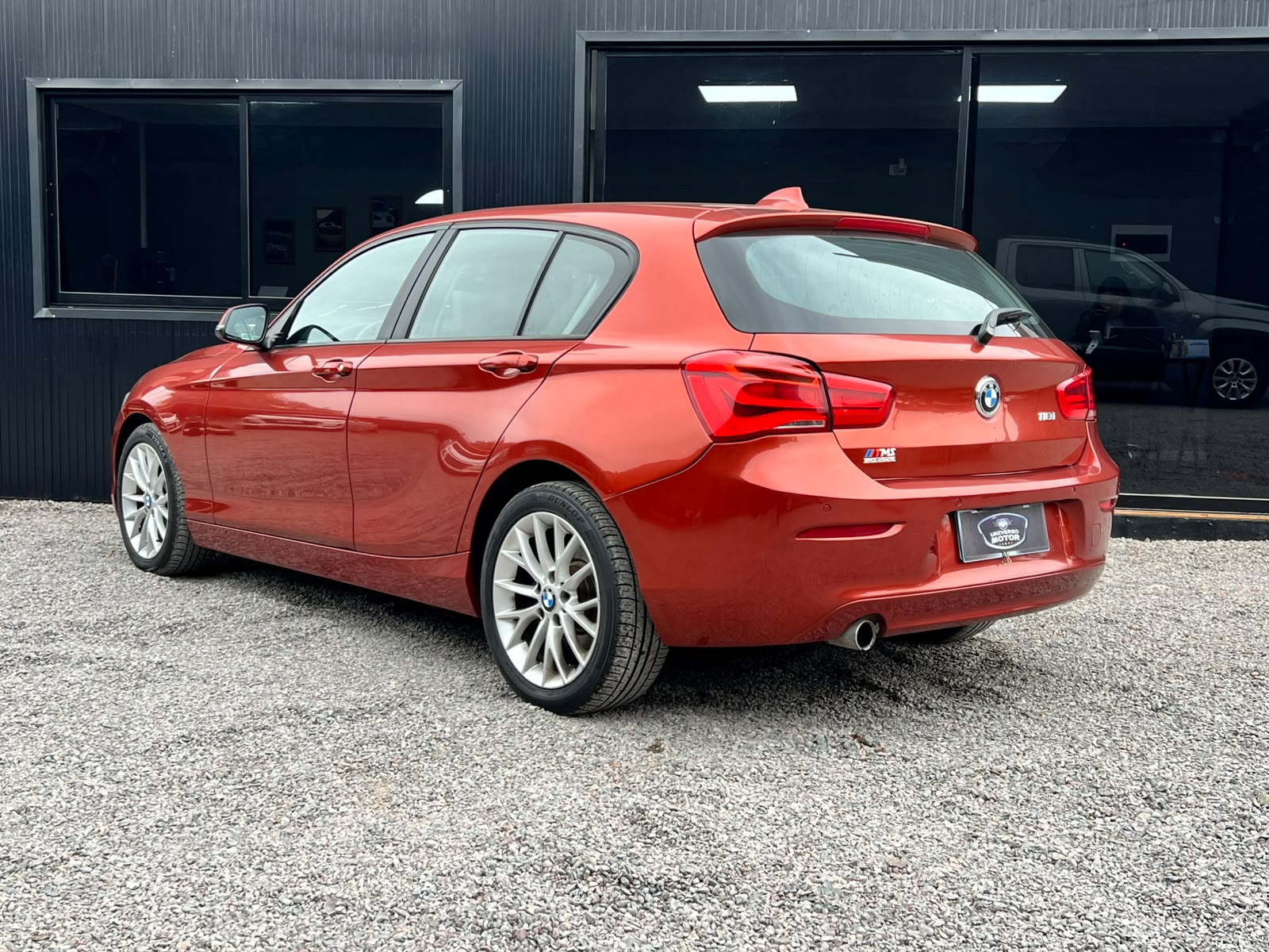 
								BMW 118i full									