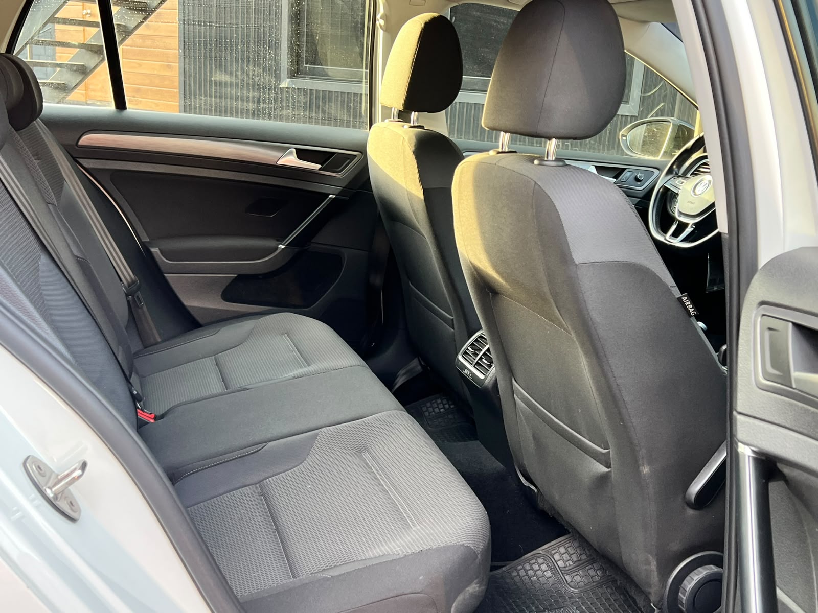 
								VOLKSWAGEN GOLF full									