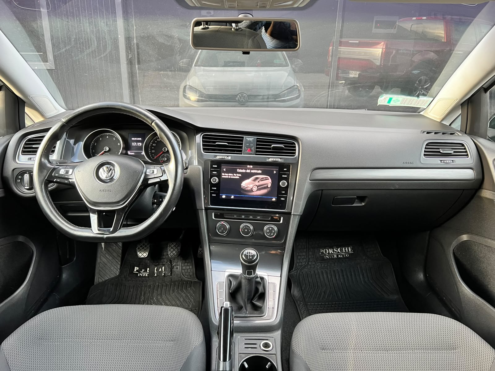 
								VOLKSWAGEN GOLF full									