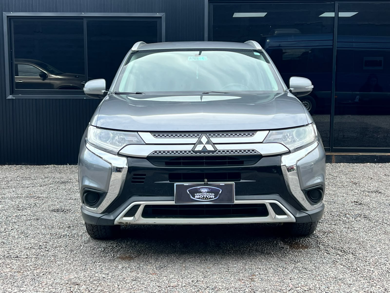 
								MITSUBISHI OUTLANDER full									