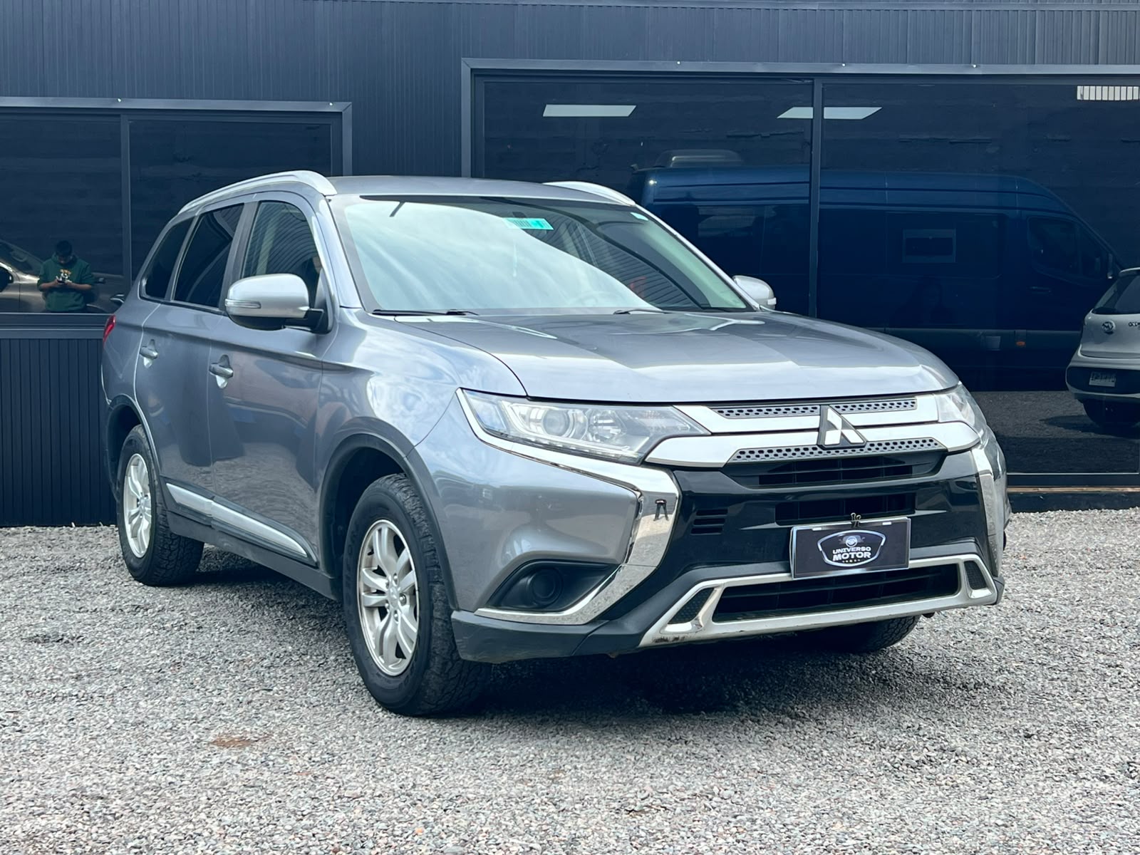 
								MITSUBISHI OUTLANDER full									