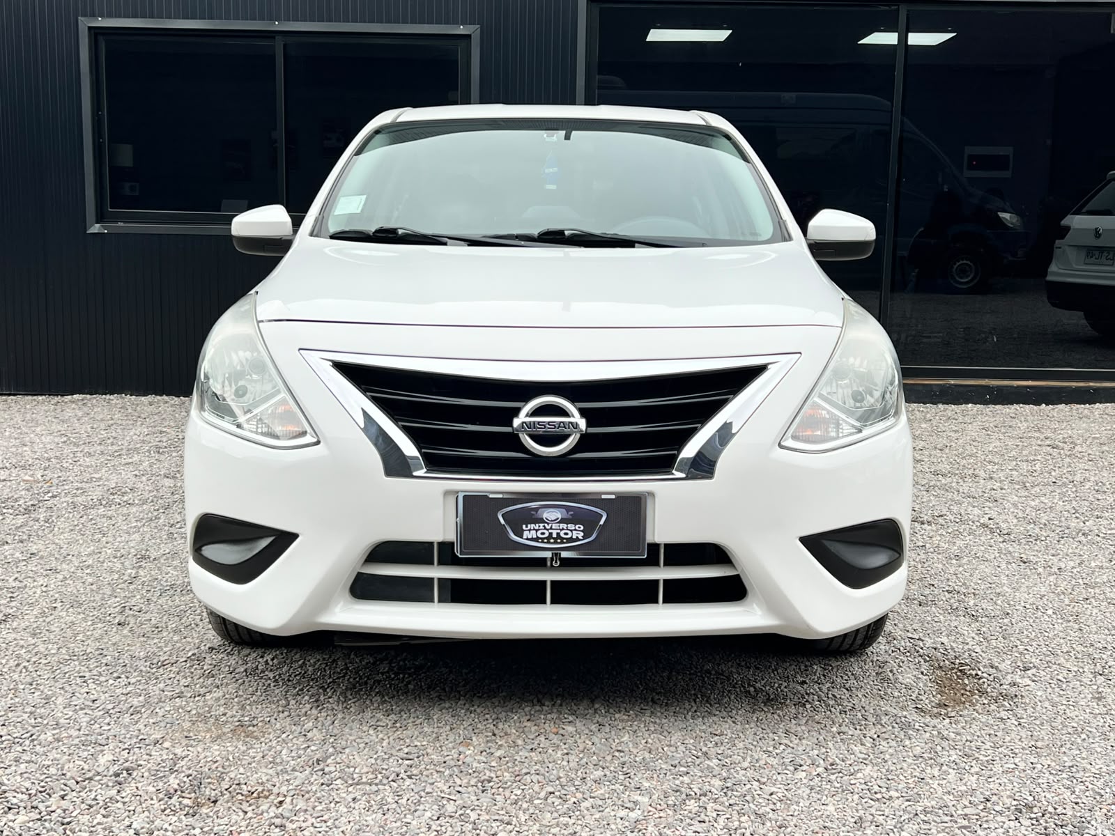 
								NISSAN VERSA full									