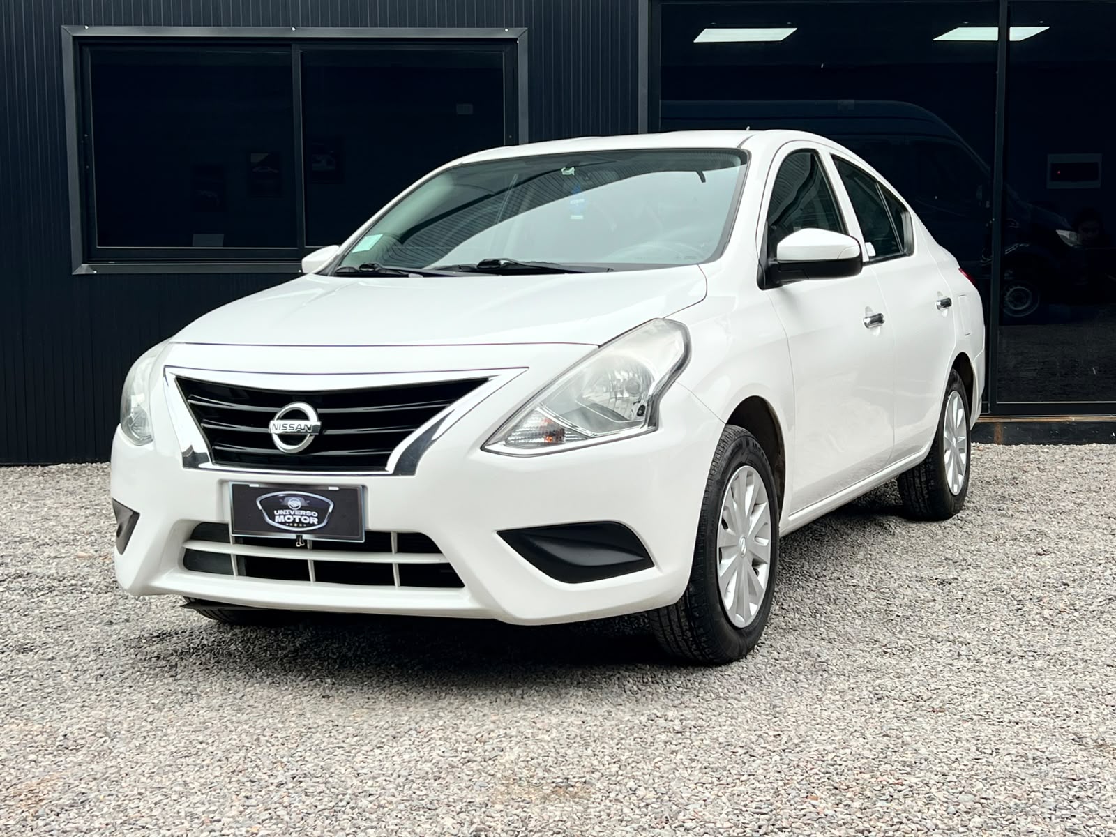 
								NISSAN VERSA full									