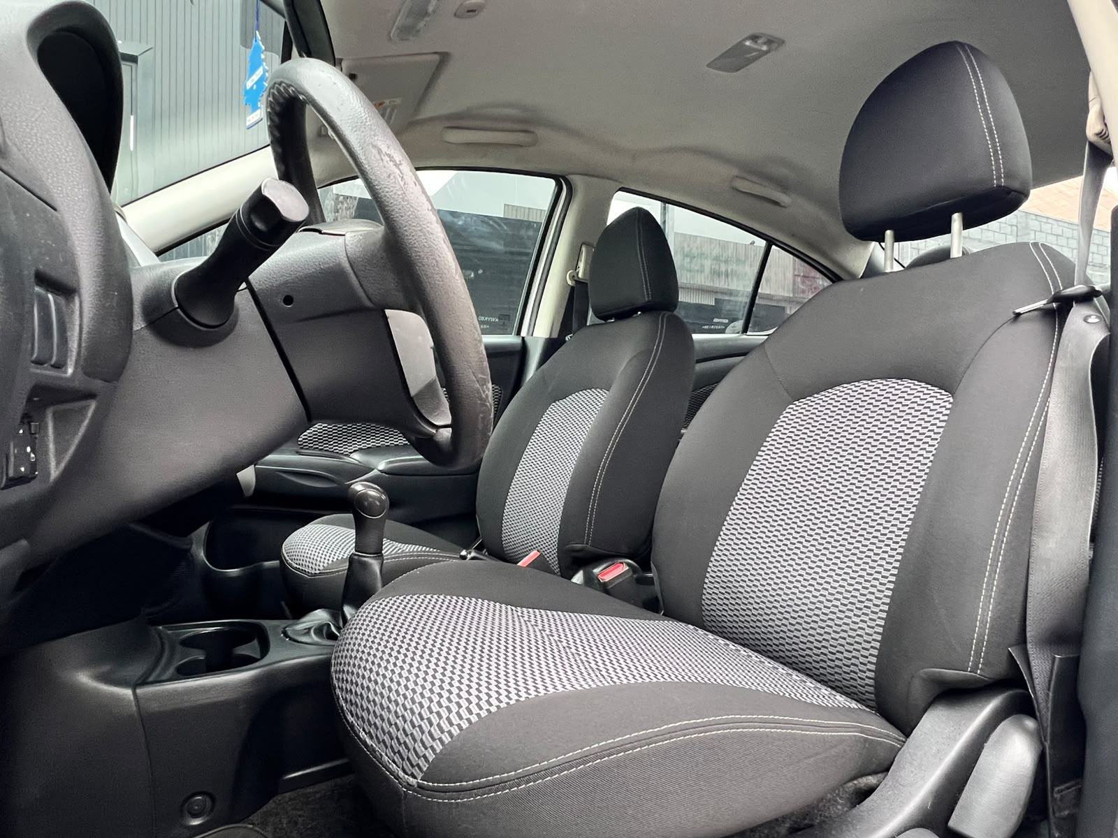 
								NISSAN VERSA full									