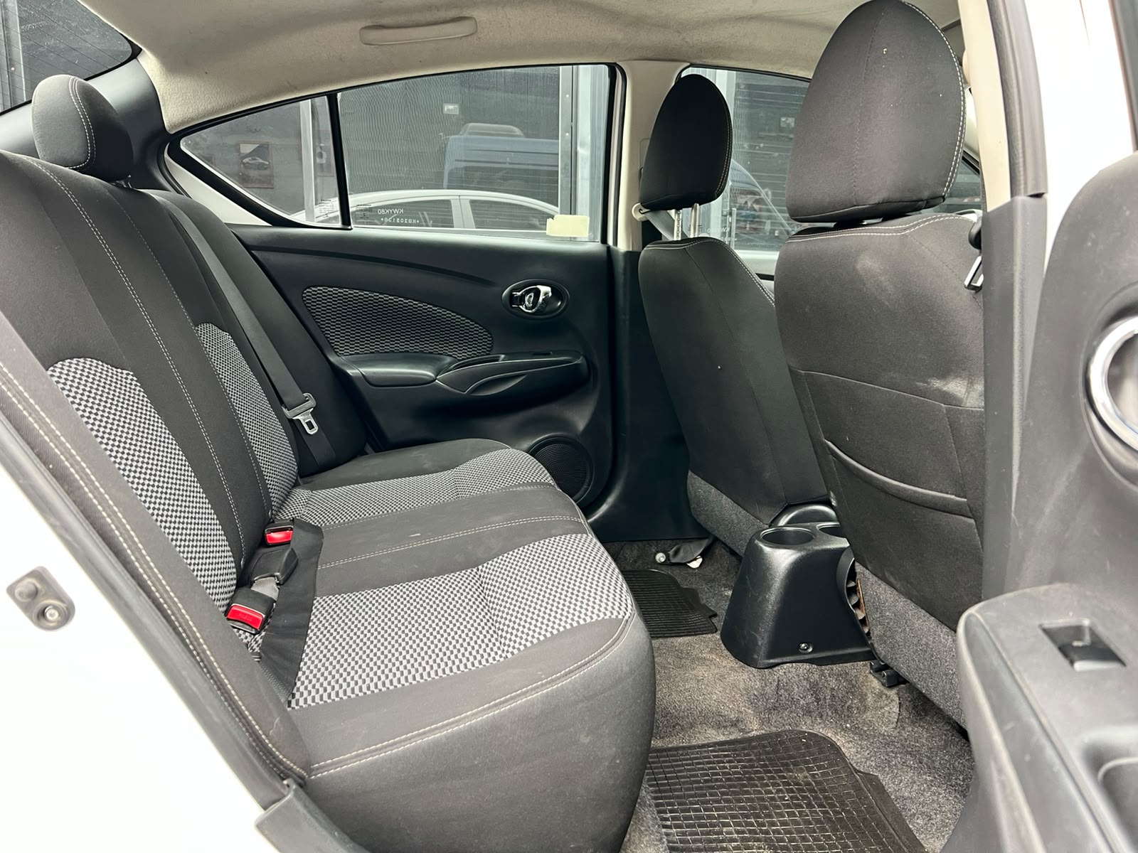 
								NISSAN VERSA full									