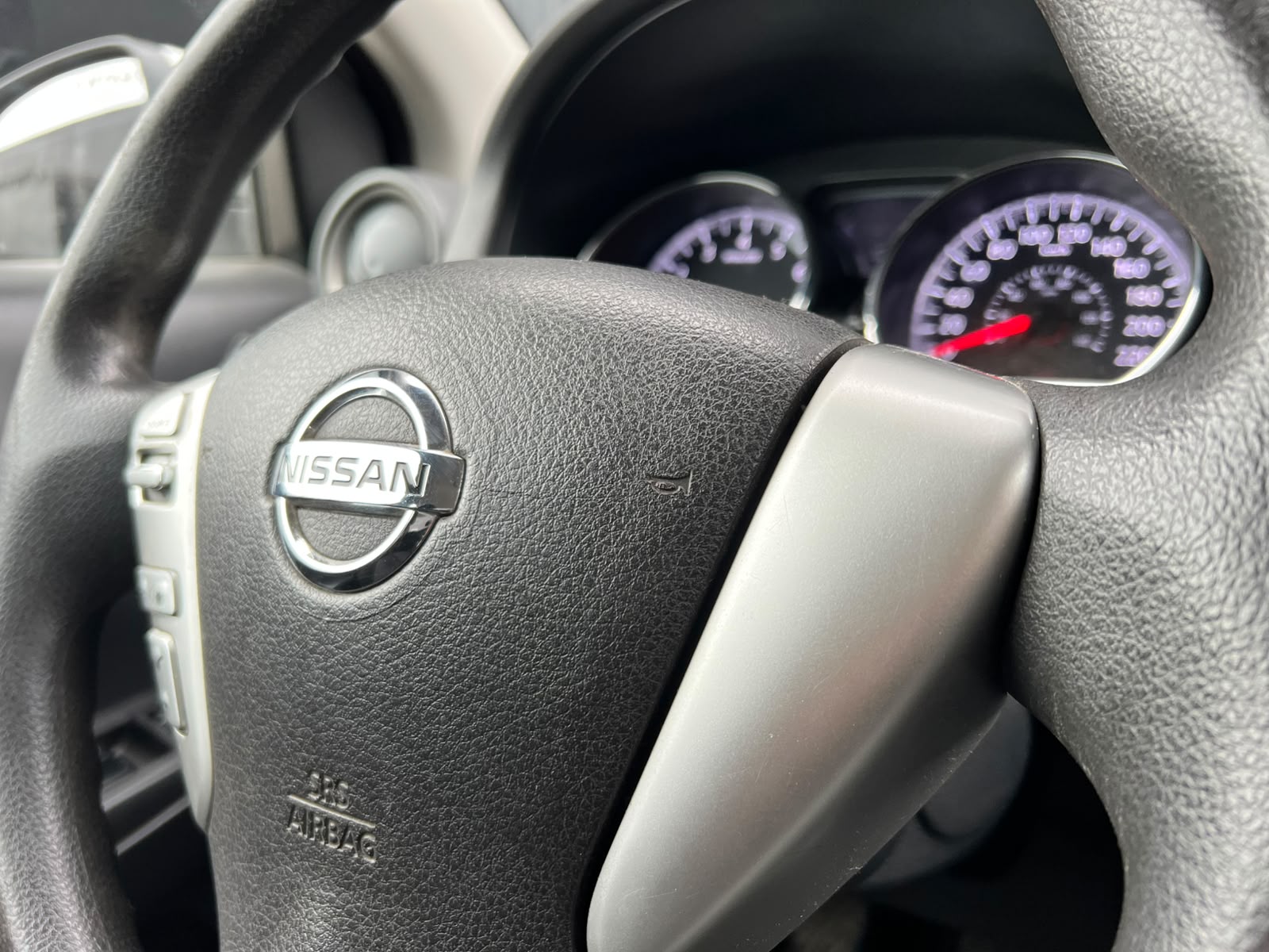 
								NISSAN VERSA full									