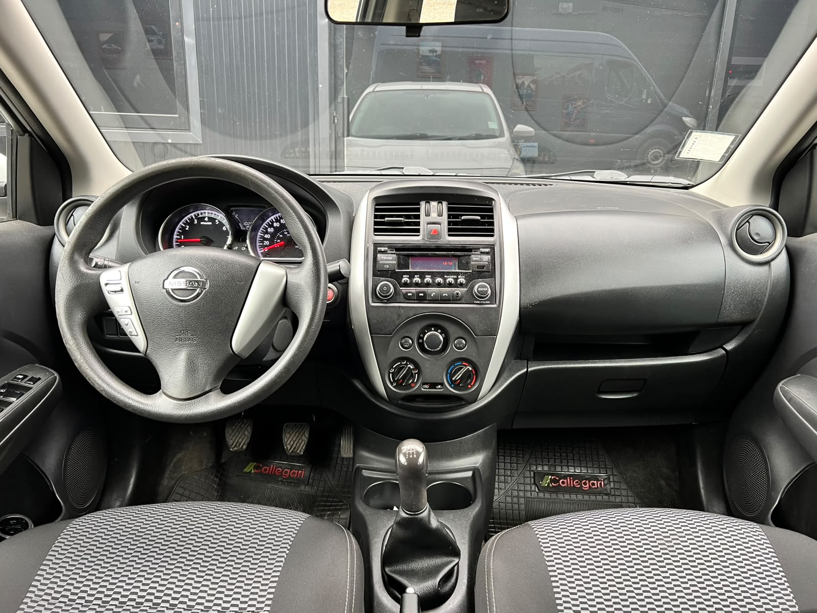 
								NISSAN VERSA full									
