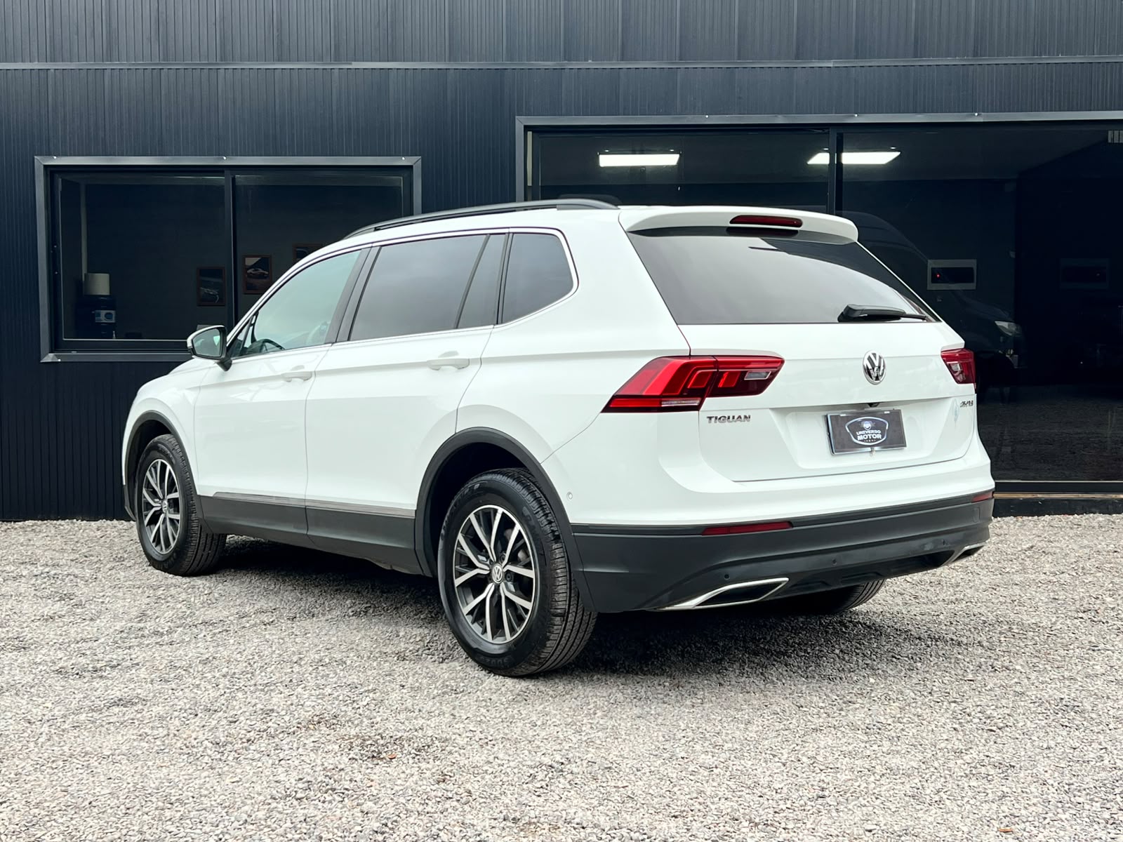 
								VOLKSWAGEN TIGUAN full									