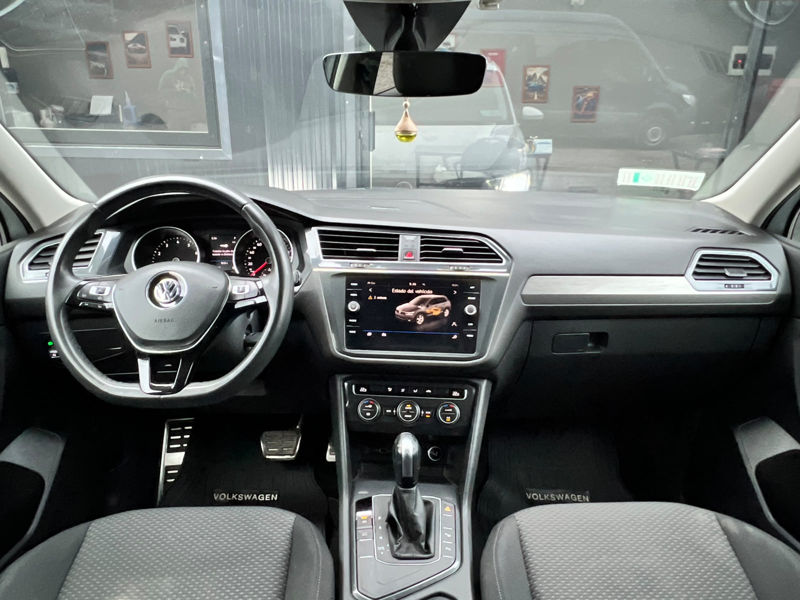 
								VOLKSWAGEN TIGUAN full									