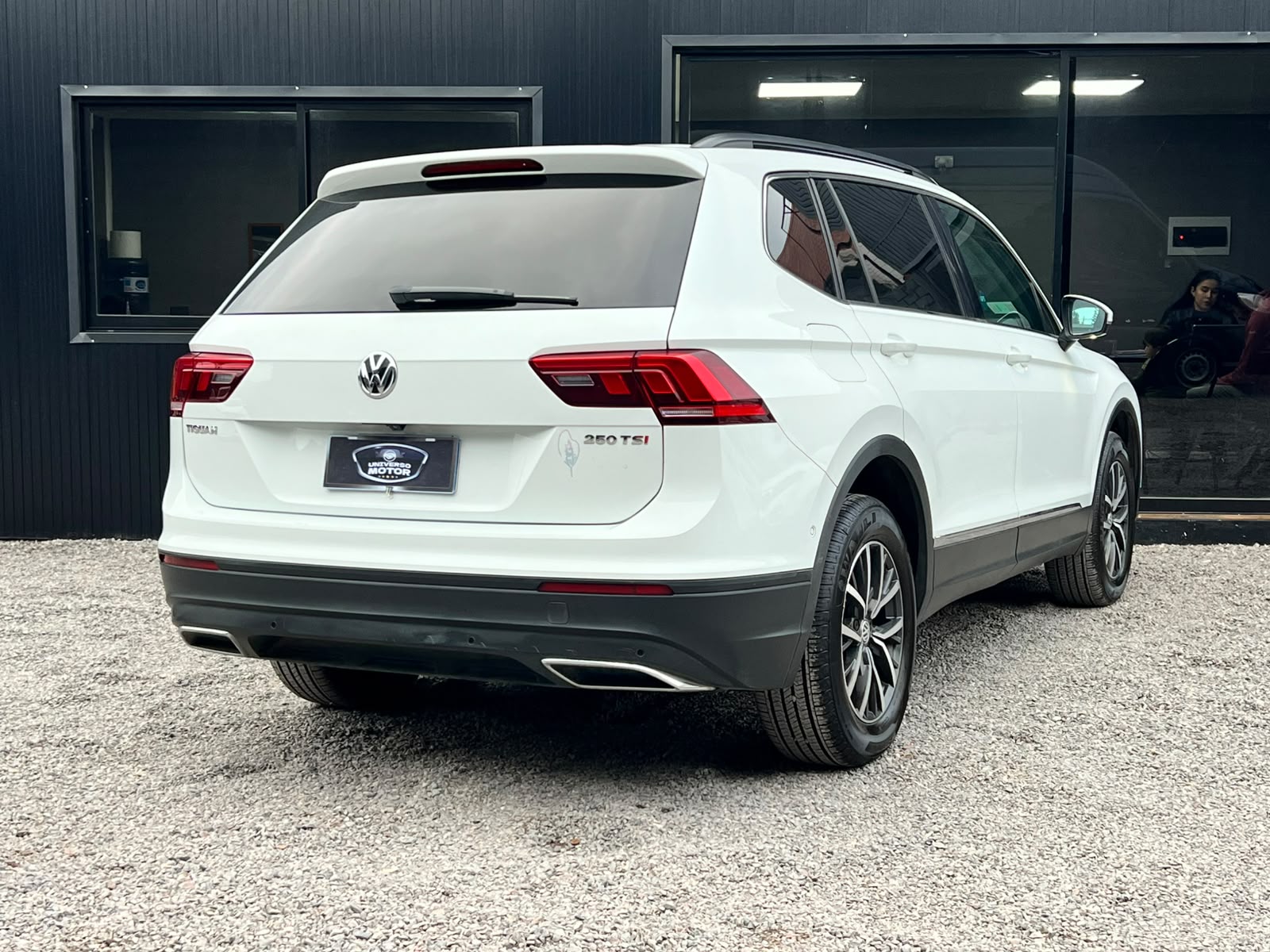 
								VOLKSWAGEN TIGUAN full									