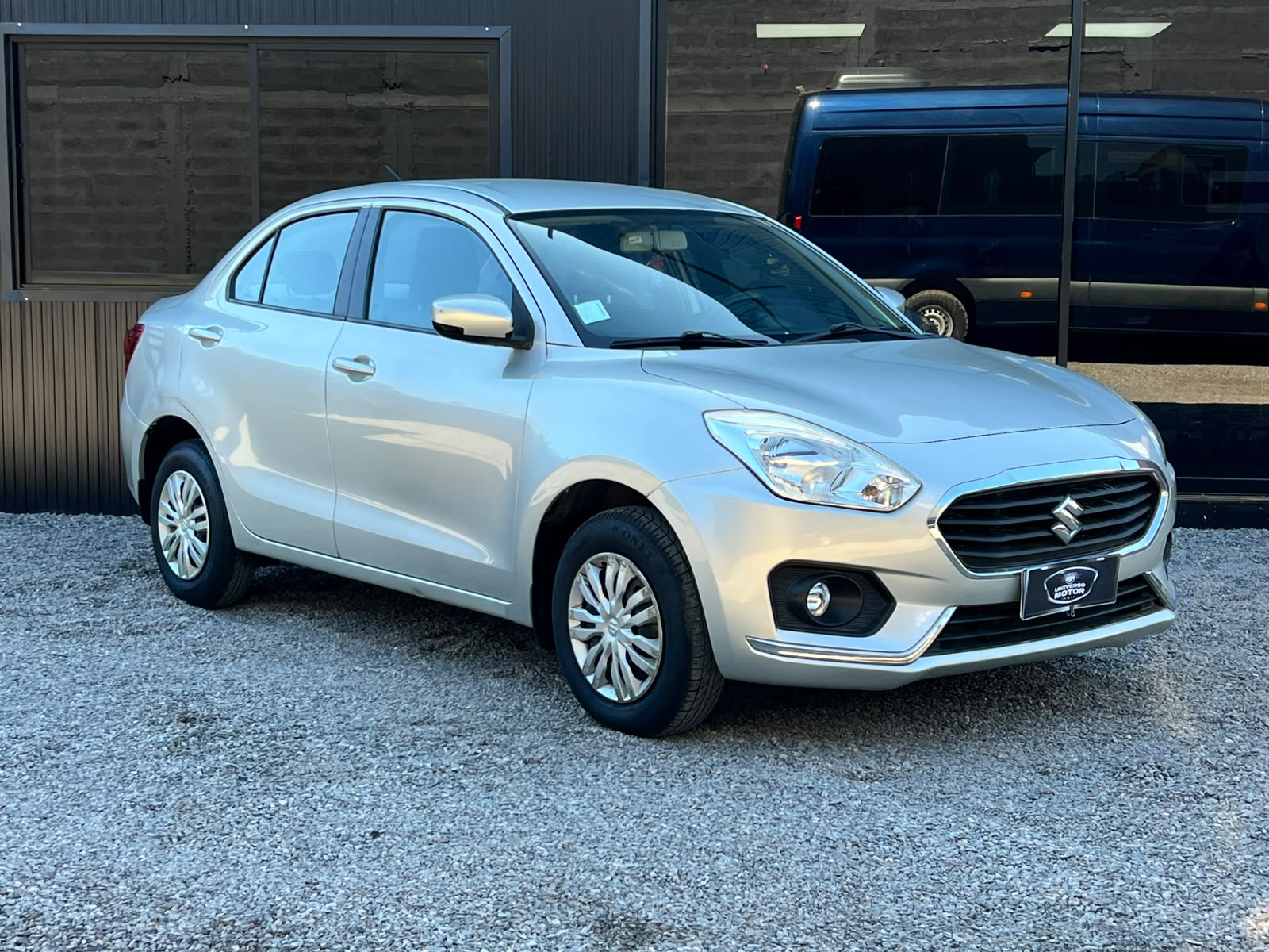
								Suzuki Dzire full									
