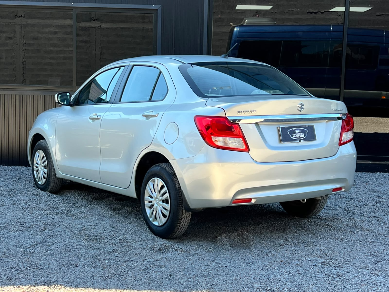 
								Suzuki Dzire full									