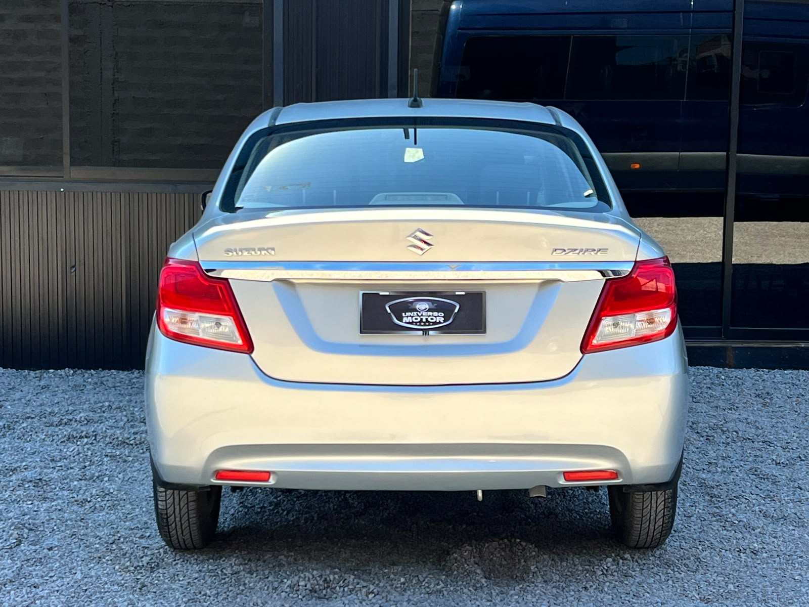 
								Suzuki Dzire full									