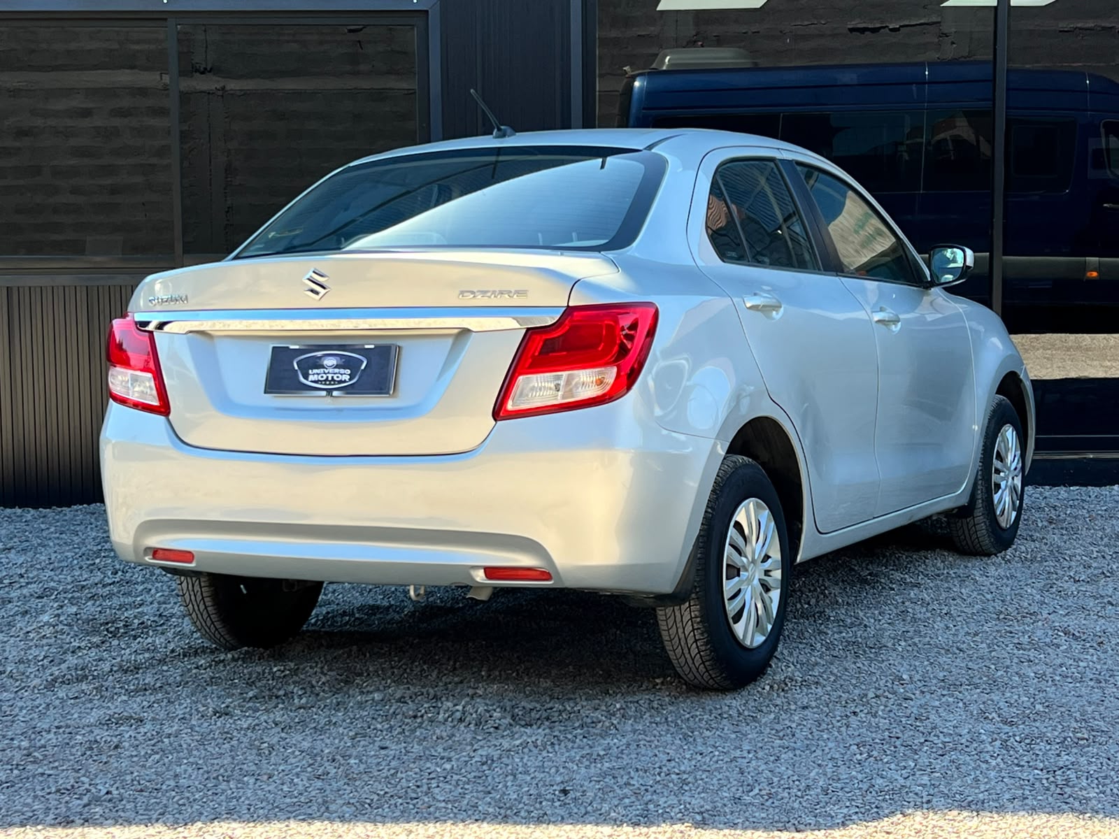 
								Suzuki Dzire full									