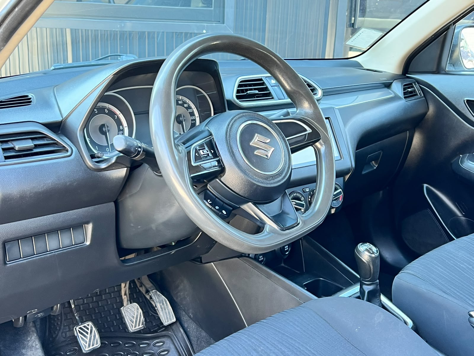 
								Suzuki Dzire full									