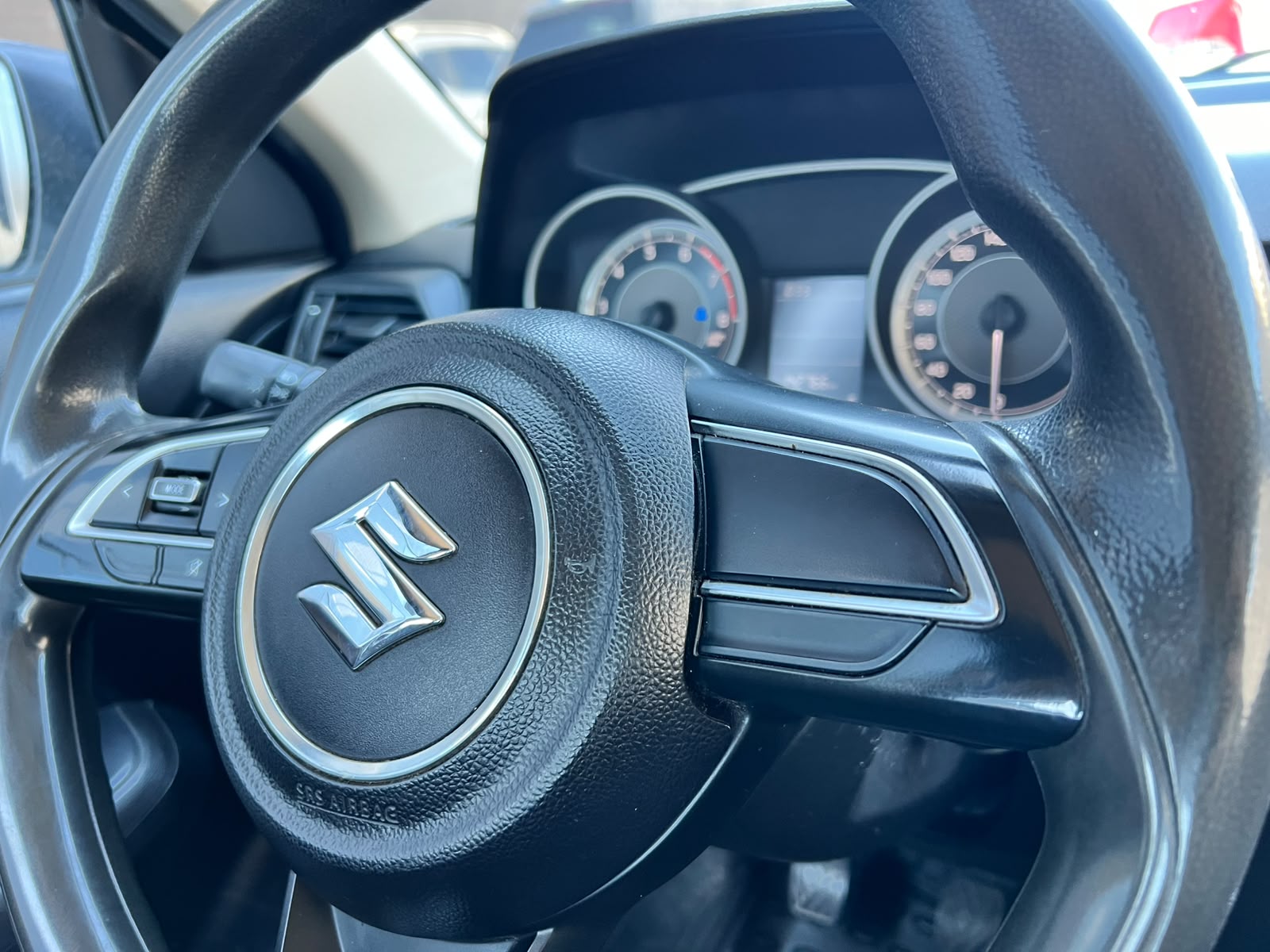 
								Suzuki Dzire full									