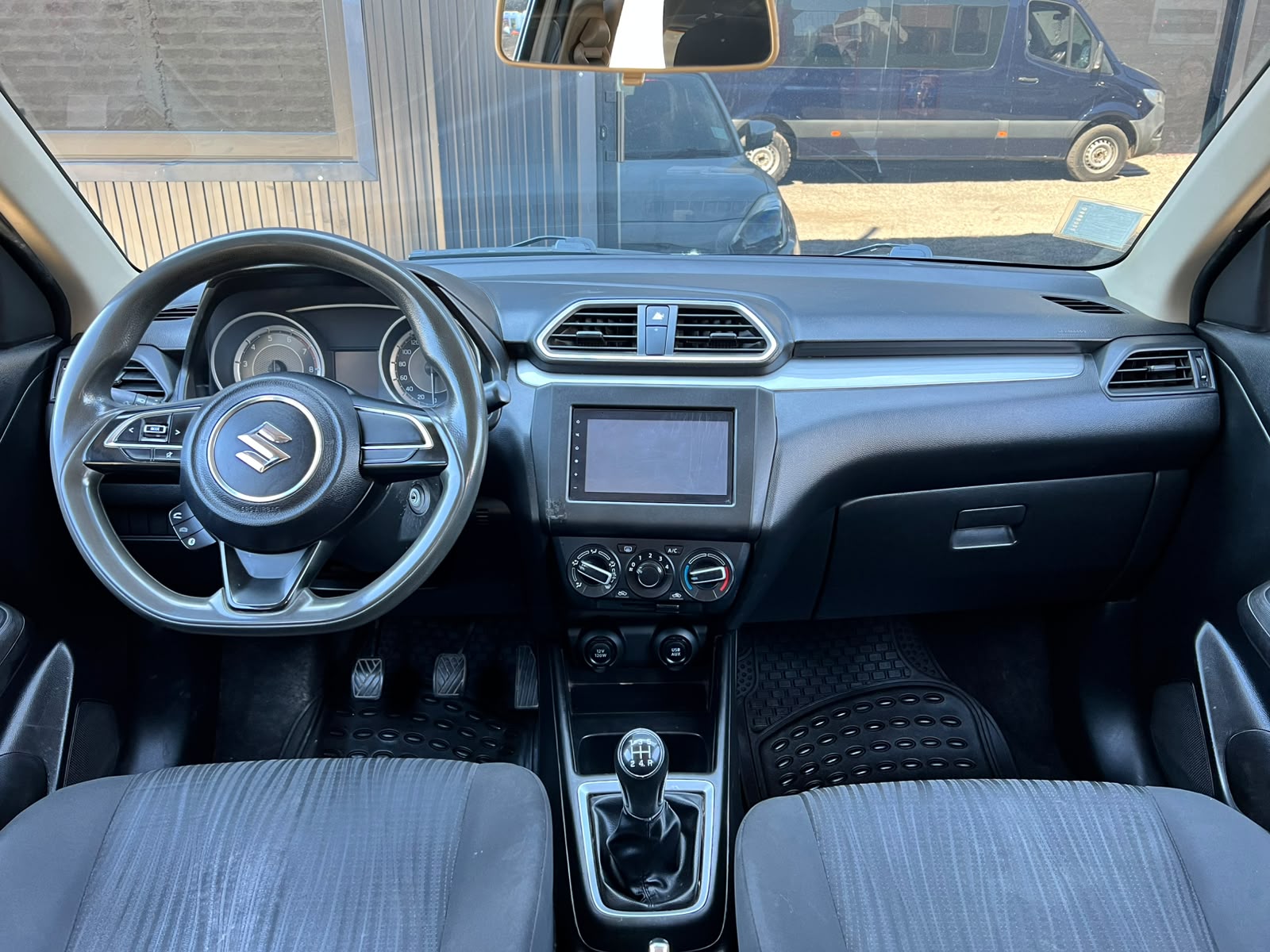 
								Suzuki Dzire full									
